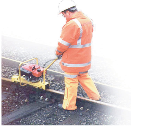 МАШИНА ДЛЯ ЗАЧИСТКИ ПОВЕРХНОСТИ КАЧЕНИЯ 